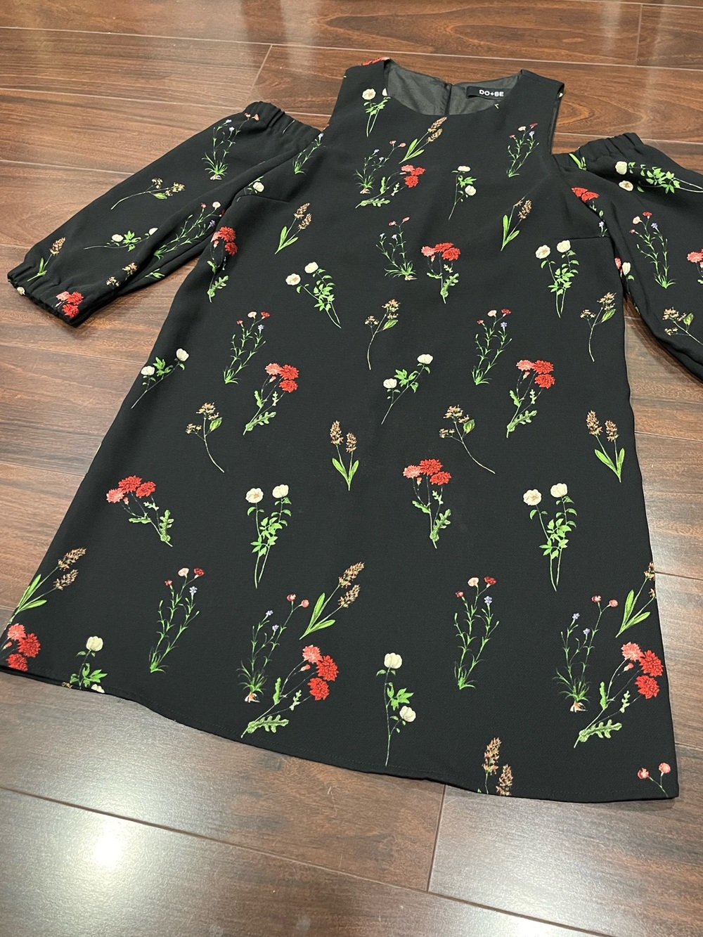 Do-Be Cold-Shoulder Dress - Picture 11 of 12